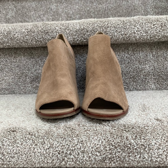 Size 9 Aldo chunky heel, open toed shoes - Picture 3 of 6